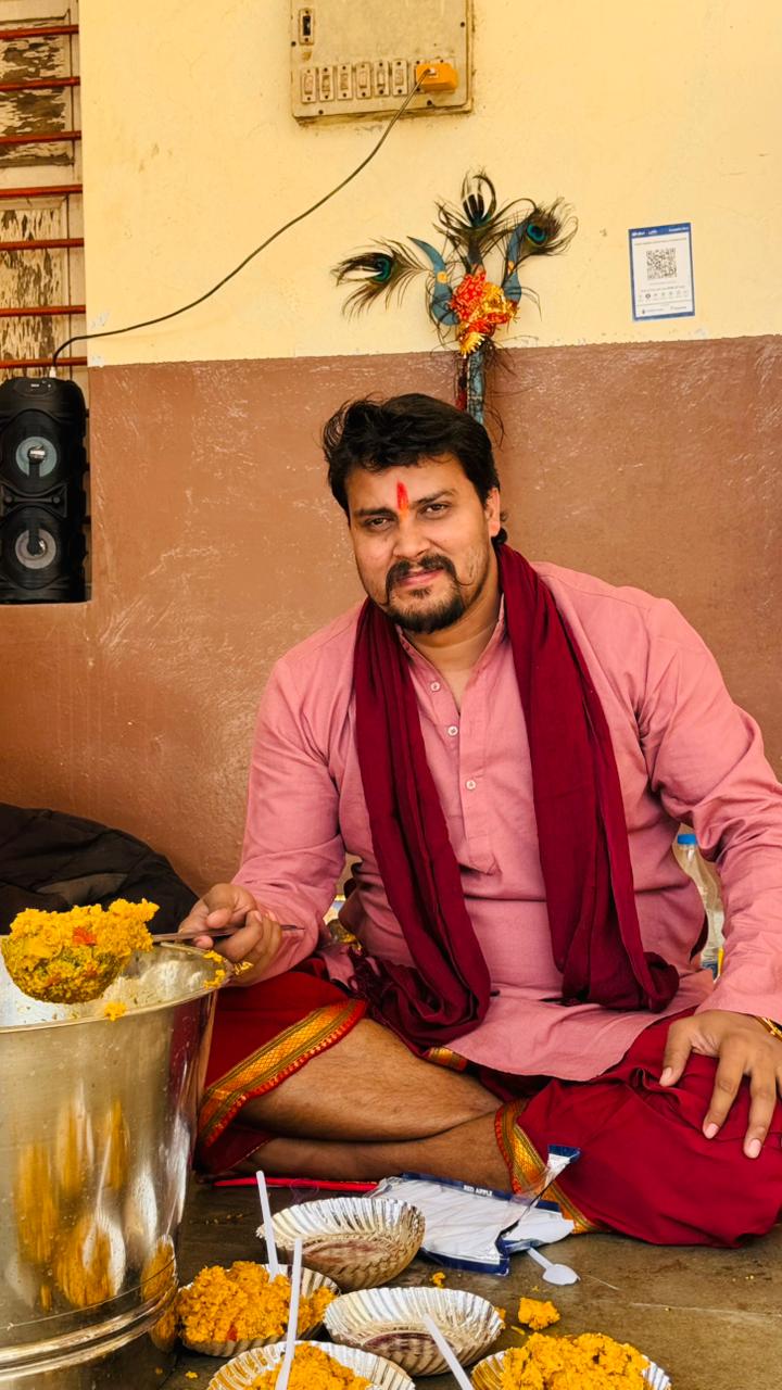 Preparing prasad for the afternoon queue
