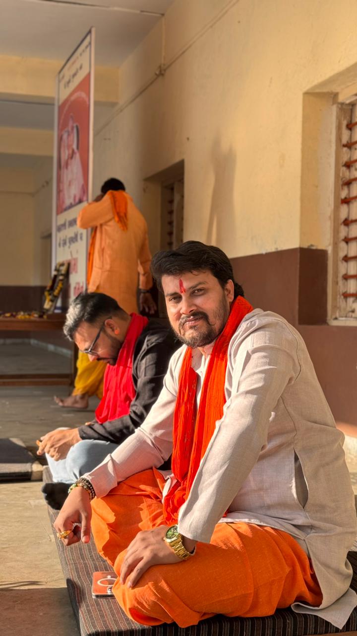 Volunteers seated at a morning satsang