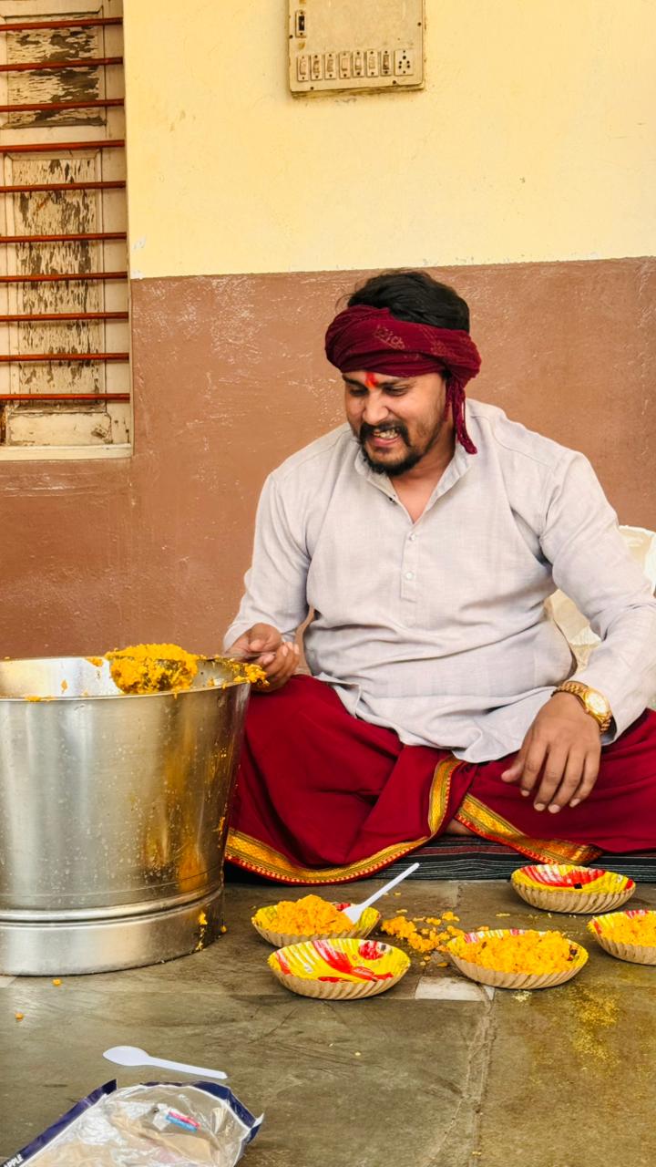 Filling paper plates for the community bhandara
